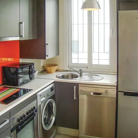Апартаменти Two-bedroom In Estepona, Malaga Естепона