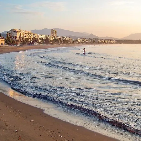Апартаменти Two-bedroom In Estepona, Malaga Естепона